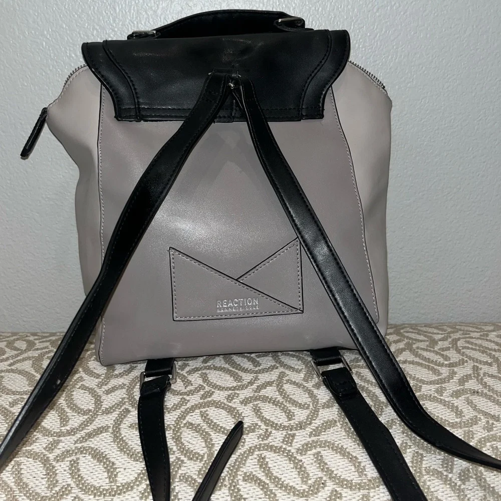 Kenneth Cole Reaction backpack - Picture 2 of 4